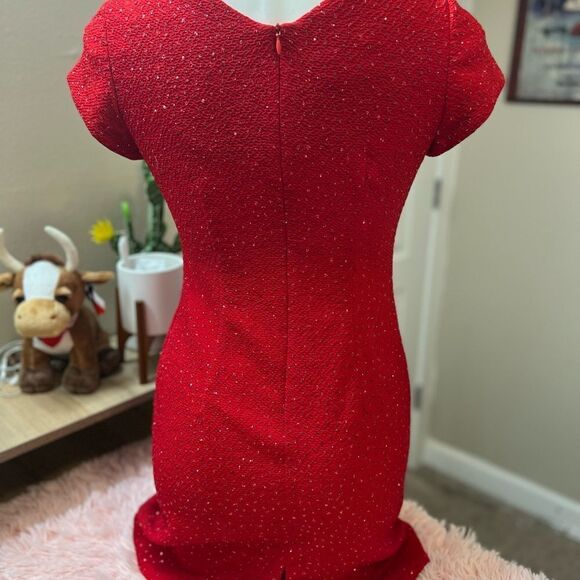 Red dress - Picture 7 of 8